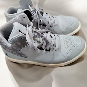 Nike Gray Air Jordan 1 High-Top Wolf Grey Size 7